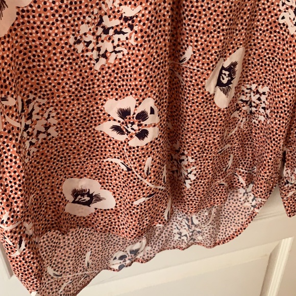 Brina & EM Lemmy V-Neck Top in Coral Size Medium - Picture 3 of 4